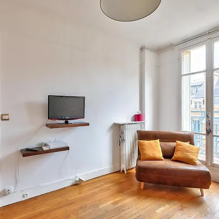 Edmond Roger - Eiffel Apartmán Paříž
